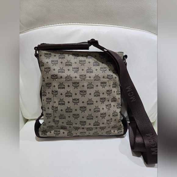 MCM VISETOS MONOGRAM UNISEX MESSENGER BAG-AUTHENTIC - Picture 2 of 14